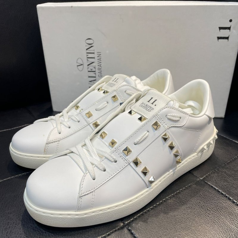 💎Han's house精品服飾💎 VALENTINO 華倫天奴 LOGO 鉚釘 鞋 意大利製 現貨43 原價32000-0