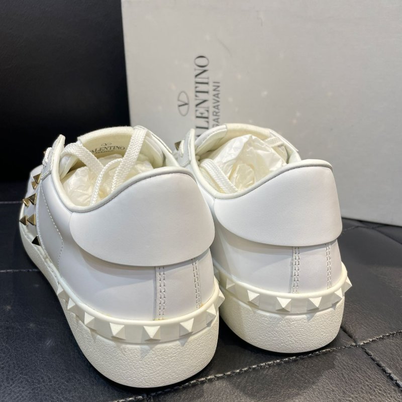 💎Han's house精品服飾💎 VALENTINO 華倫天奴 LOGO 鉚釘 鞋 意大利製 現貨43 原價32000-2