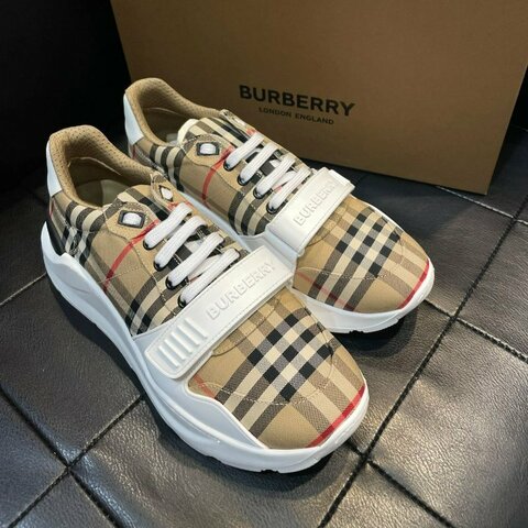 💎Han's house精品服飾💎BURBERRY 格紋 鞋 現貨 35.5 原價27500