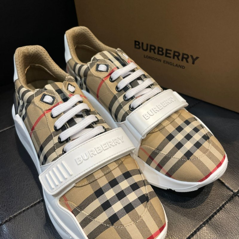 💎Han's house精品服飾💎BURBERRY 格紋 鞋 現貨 35.5 原價27500-2