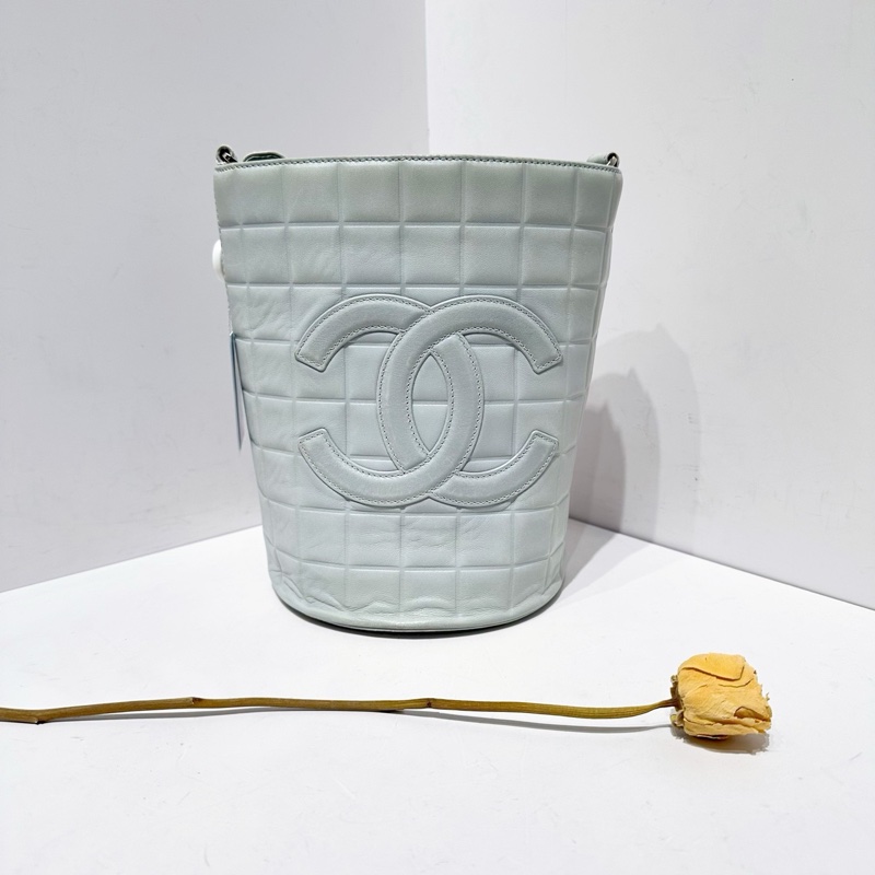 Chanel • 寶寶藍冰格羊皮手提水桶包 Baby Blue🩵-0