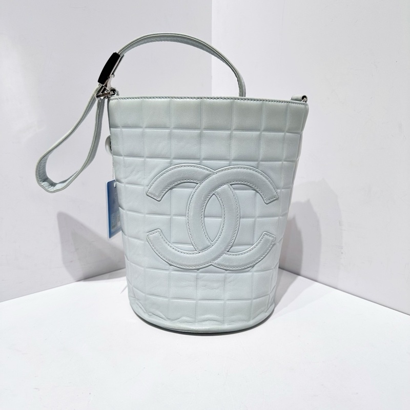 Chanel • 寶寶藍冰格羊皮手提水桶包 Baby Blue🩵-1