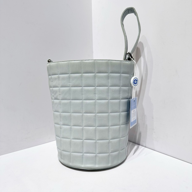 Chanel • 寶寶藍冰格羊皮手提水桶包 Baby Blue🩵-2