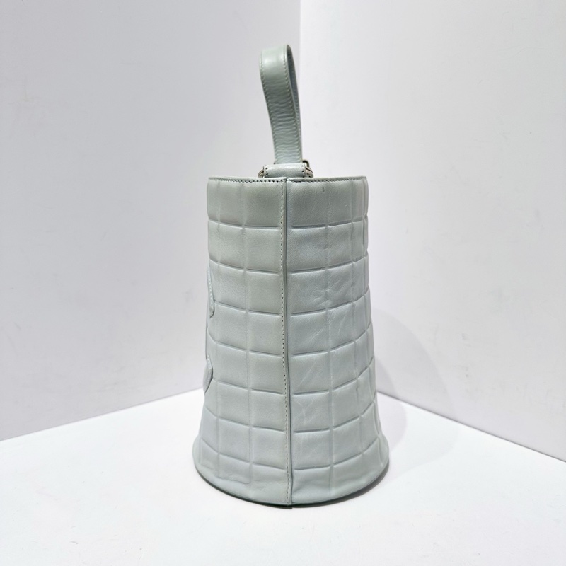 Chanel • 寶寶藍冰格羊皮手提水桶包 Baby Blue🩵-3