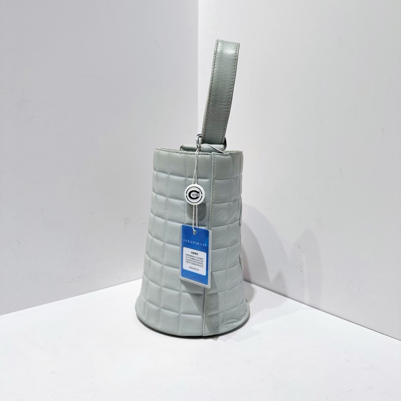 Chanel • 寶寶藍冰格羊皮手提水桶包 Baby Blue🩵-5