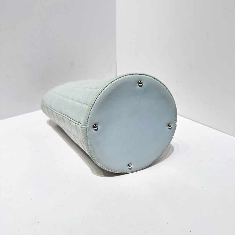 Chanel • 寶寶藍冰格羊皮手提水桶包 Baby Blue🩵-6