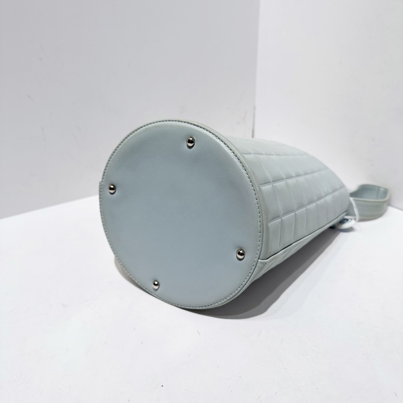 Chanel • 寶寶藍冰格羊皮手提水桶包 Baby Blue🩵-7