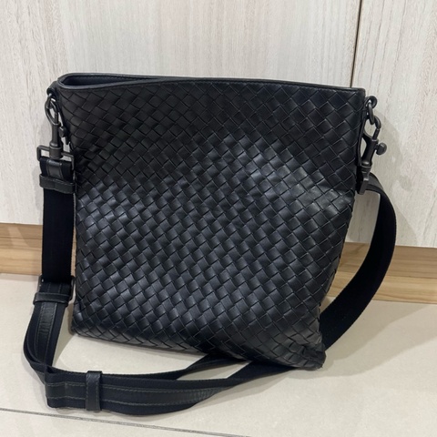Bv黑編織斜挎包
