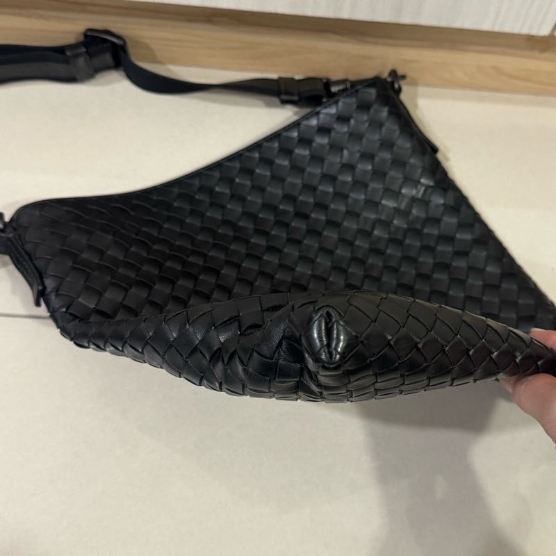 Bv黑編織斜挎包-4