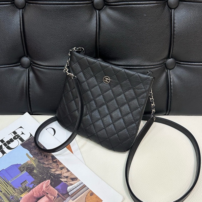 Chanel • 經典黑銀牛皮小Logo郵差包-2