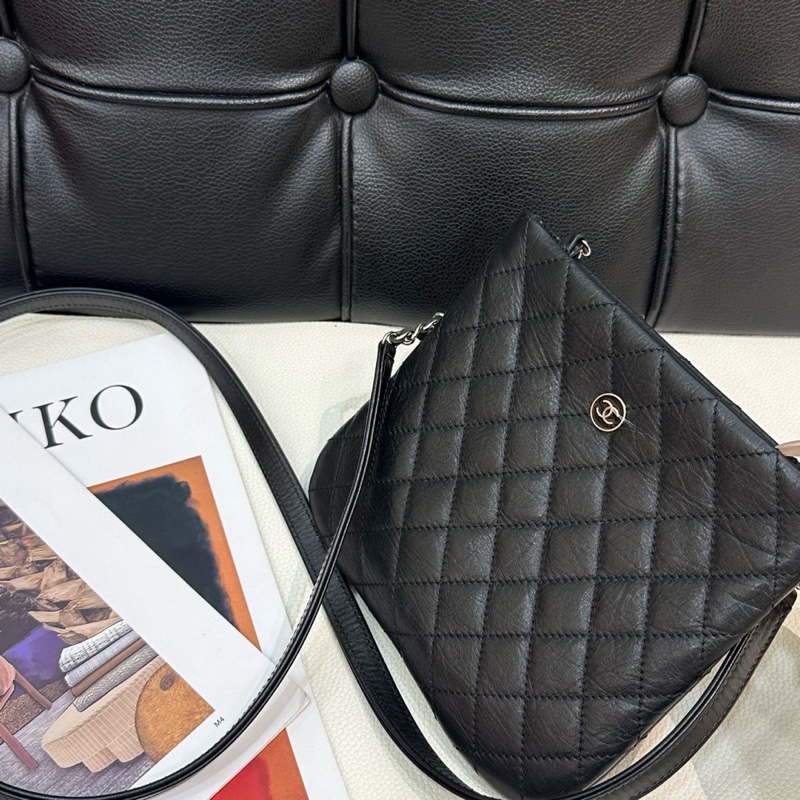 Chanel • 經典黑銀牛皮小Logo郵差包-4