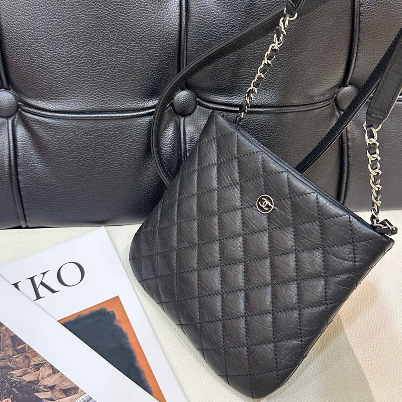 Chanel • 經典黑銀牛皮小Logo郵差包-5