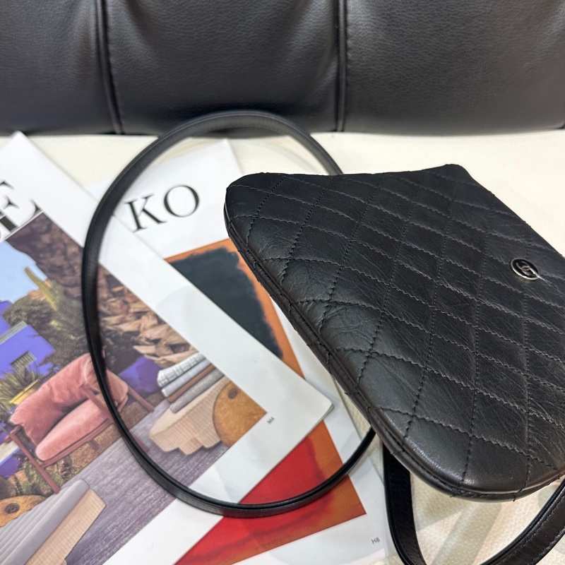 Chanel • 經典黑銀牛皮小Logo郵差包-7