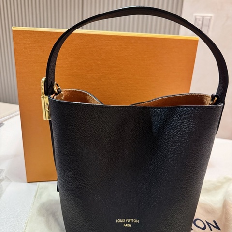 Louis Vuitton M25543 Low key all in bb