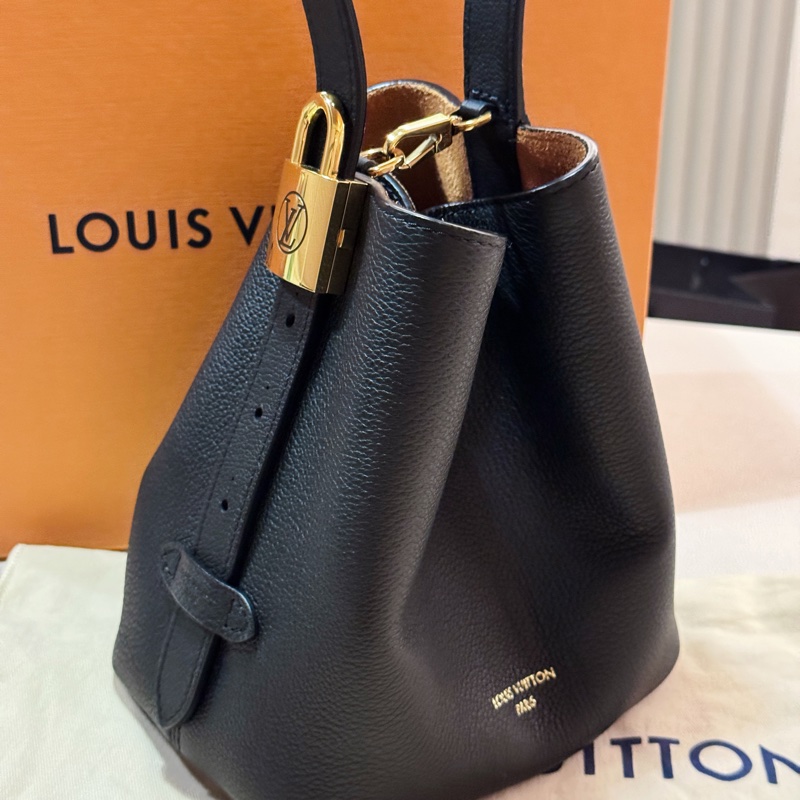 Louis Vuitton M25543 Low key all in bb-1