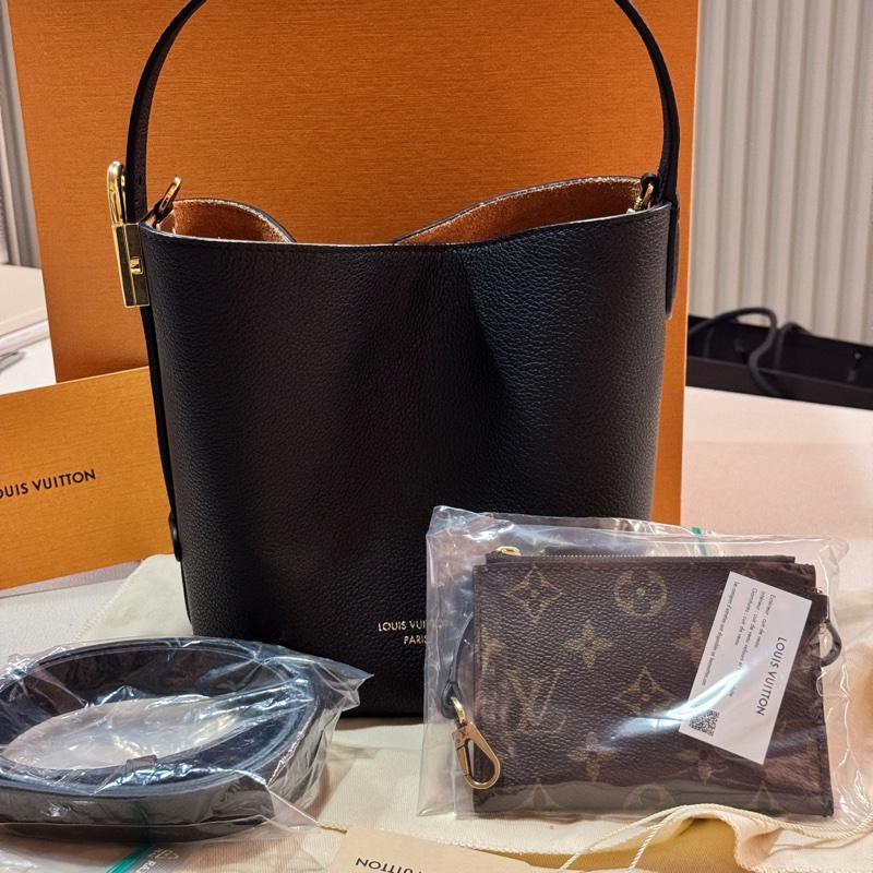 Louis Vuitton M25543 Low key all in bb-2