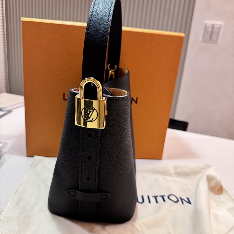 Louis Vuitton M25543 Low key all in bb-3