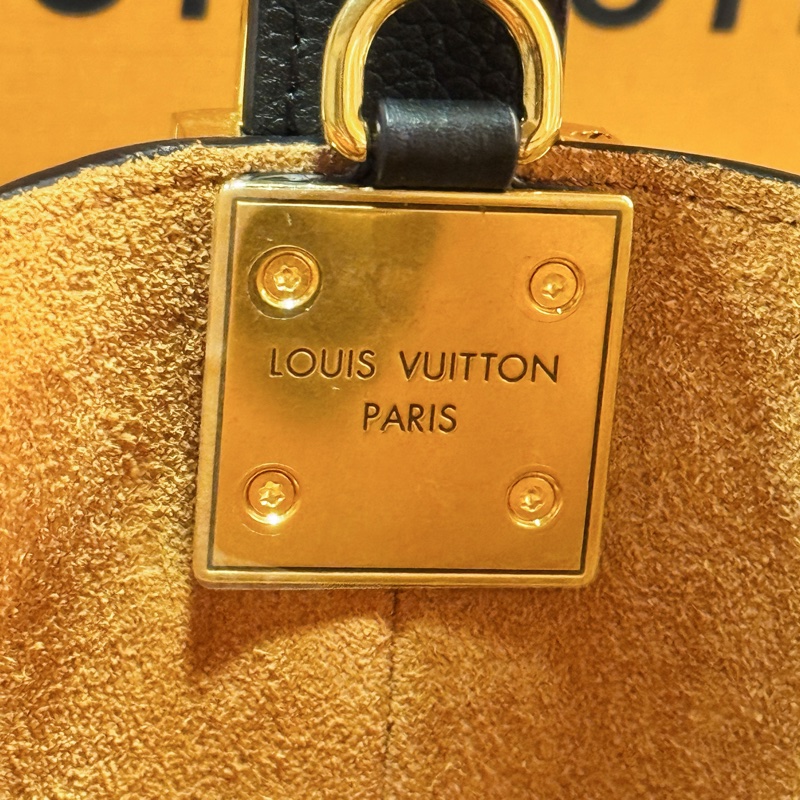 Louis Vuitton M25543 Low key all in bb-10