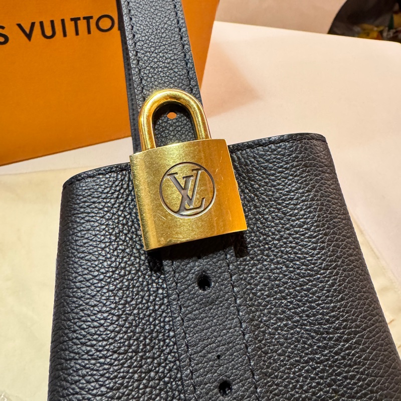 Louis Vuitton M25543 Low key all in bb-11