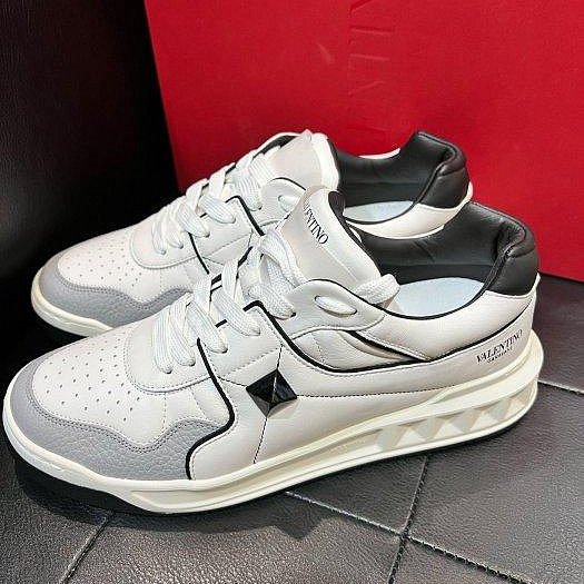 💎Han's house精品服飾💎VALENTINO 華倫天奴 ONE STUD 鞋 現貨43 原價30500-0