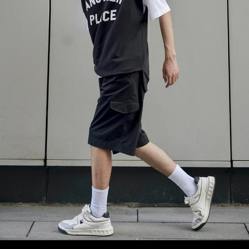 💎Han's house精品服飾💎VALENTINO 華倫天奴 ONE STUD 鞋 現貨43 原價30500-5