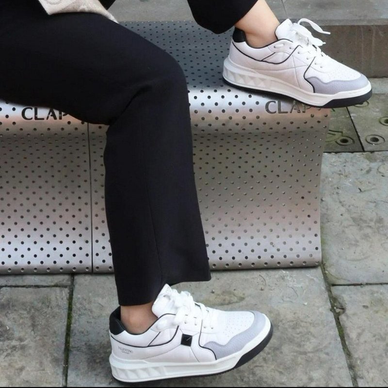 💎Han's house精品服飾💎VALENTINO 華倫天奴 ONE STUD 鞋 現貨43 原價30500-6