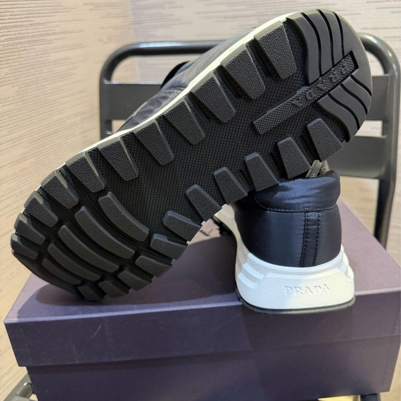 💎Han's house精品服飾💎Prada 小牛皮 拼接 防水 尼龍 鞋 義大利製 現貨 UK 8.5 ~ 9.5 原價33000-2