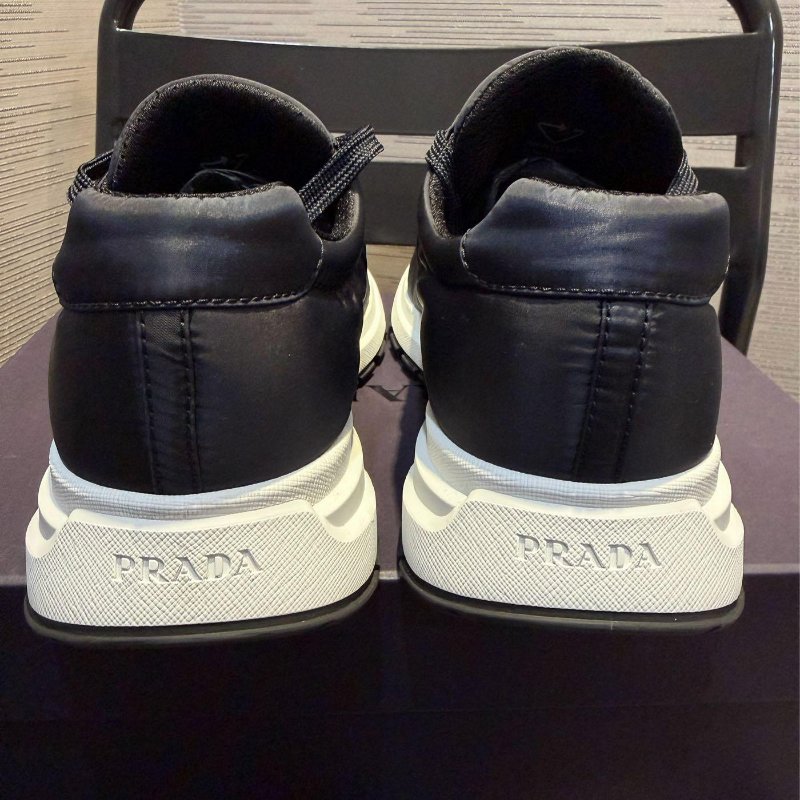 💎Han's house精品服飾💎Prada 小牛皮 拼接 防水 尼龍 鞋 義大利製 現貨 UK 8.5 ~ 9.5 原價33000-3