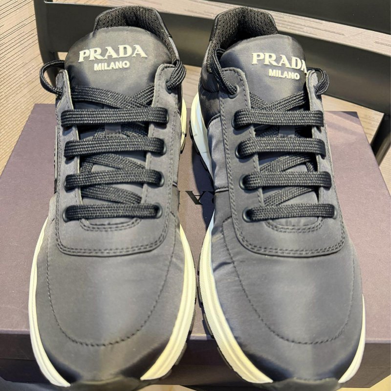 💎Han's house精品服飾💎Prada 小牛皮 拼接 防水 尼龍 鞋 義大利製 現貨 UK 8.5 ~ 9.5 原價33000-6