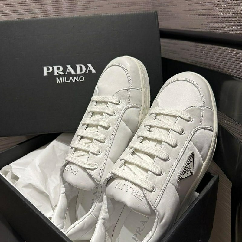 💎Han's house精品服飾💎Prada 小羊皮 拼接 防水 尼龍 鞋 義大利製 現10 原價36000-0