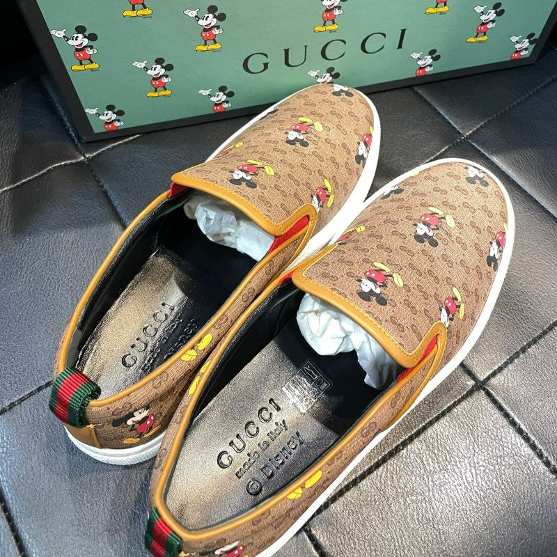 💎Han's house精品服飾💎GUCCI 古馳 滿版 LOGO 鞋 義大利製 ‎現貨 UK 8 9-4
