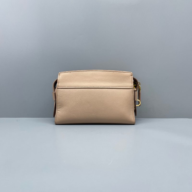 97新二手Prada普拉达十字纹相机包奶茶色缺皮牌钥匙和锁22*15*8cm/-1