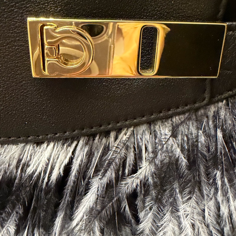 Ferragamo 秀款黑色牛皮配鴕鳥羽毛肩背包-10