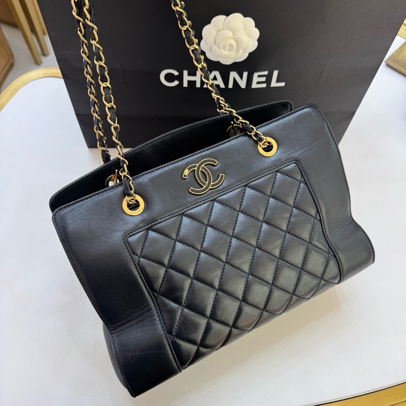 Chanel • 經典黑金琺瑯釦牛皮托特包 Tote-2
