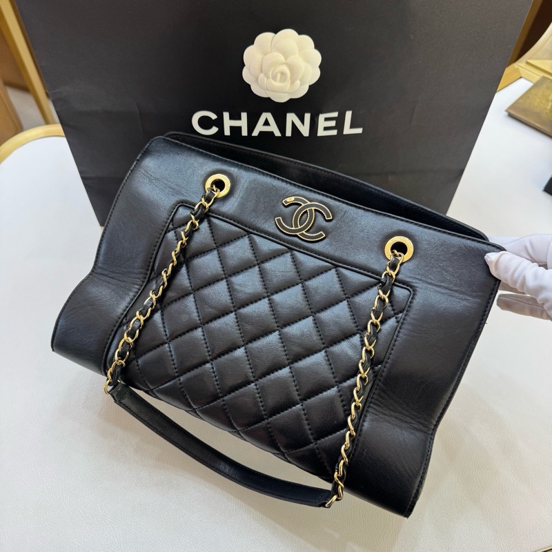 Chanel • 經典黑金琺瑯釦牛皮托特包 Tote-3
