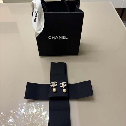 Chanel Logo珍珠耳環