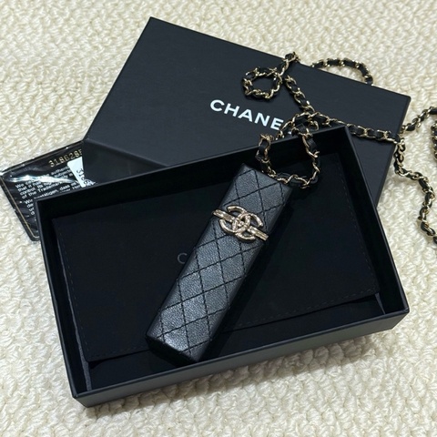Chanel • 稀有黑金羊皮口紅包 全配帶卡✔️