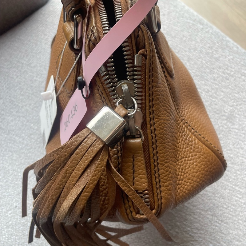 Chanel • 奶茶色浮雕字母荔枝牛皮流蘇保齡球包-2