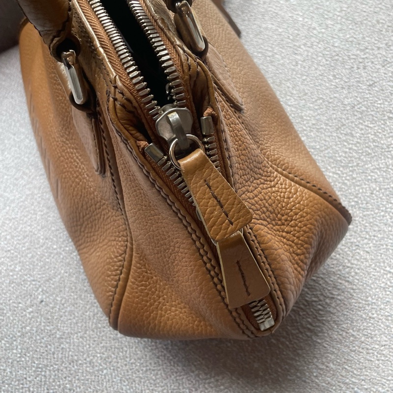 Chanel • 奶茶色浮雕字母荔枝牛皮流蘇保齡球包-3