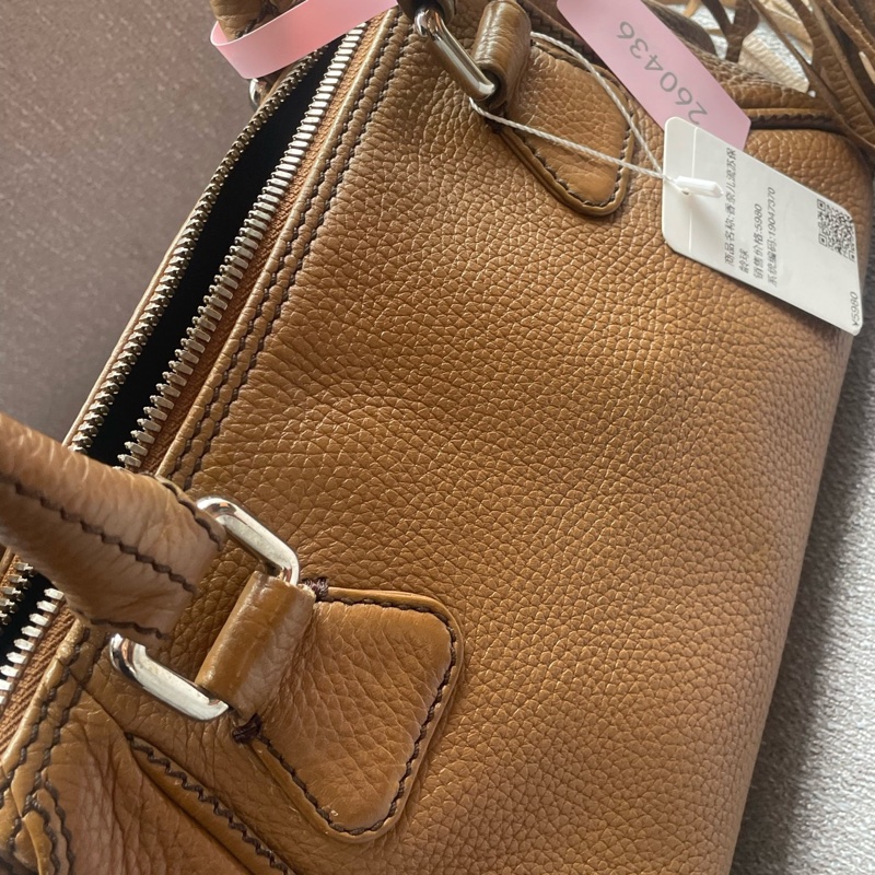 Chanel • 奶茶色浮雕字母荔枝牛皮流蘇保齡球包-4