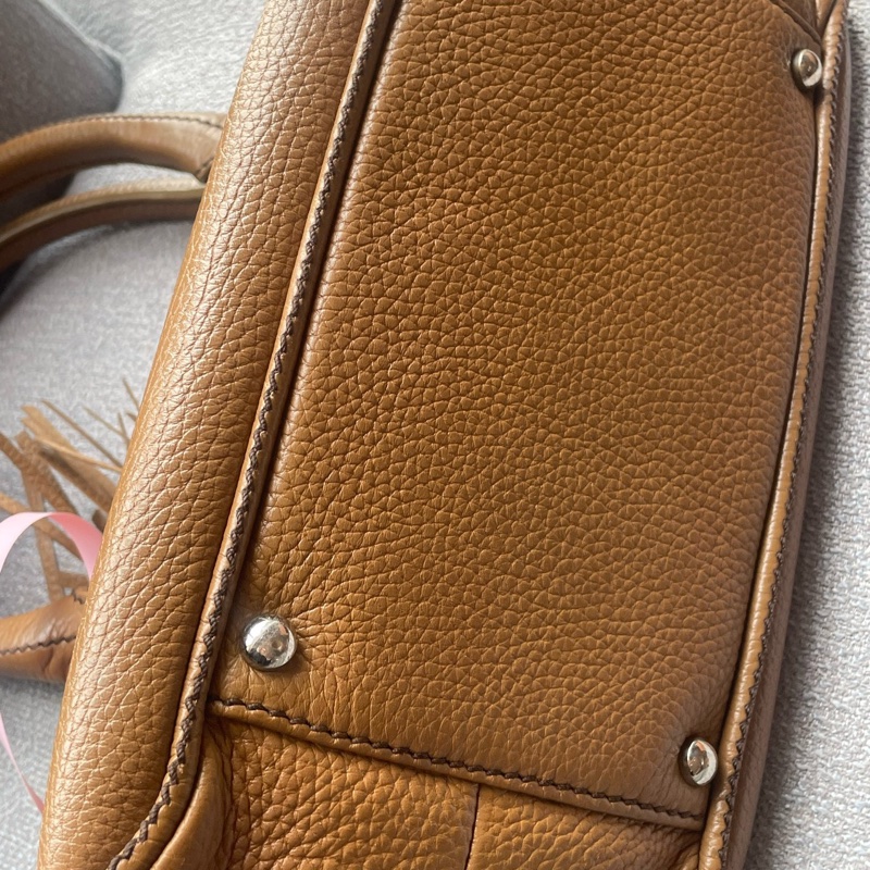 Chanel • 奶茶色浮雕字母荔枝牛皮流蘇保齡球包-5