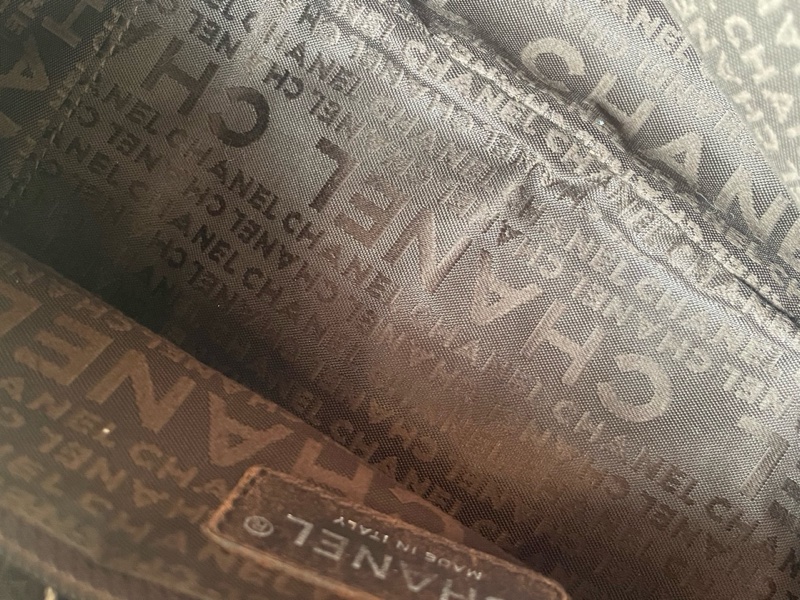 Chanel • 奶茶色浮雕字母荔枝牛皮流蘇保齡球包-6