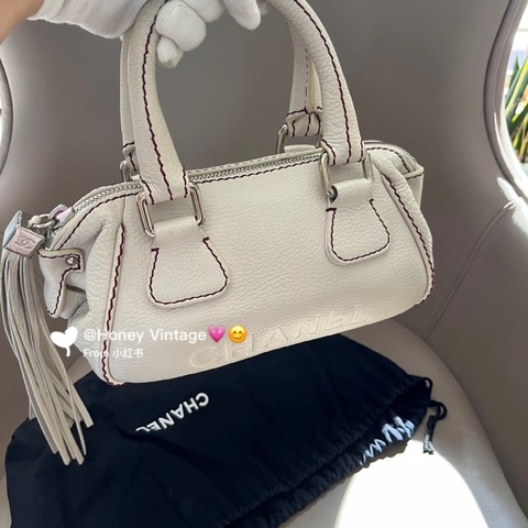 Chanel • 奶油白字母荔枝牛皮流蘇Mini保齡球包