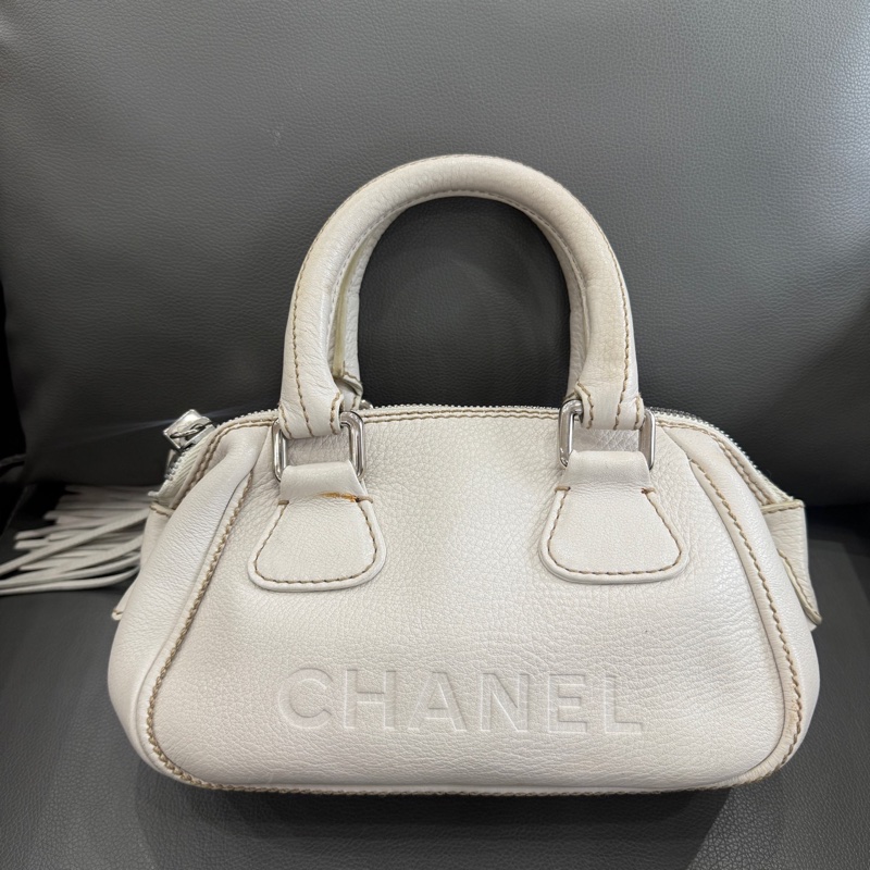 Chanel • 奶油白字母荔枝牛皮流蘇Mini保齡球包-1