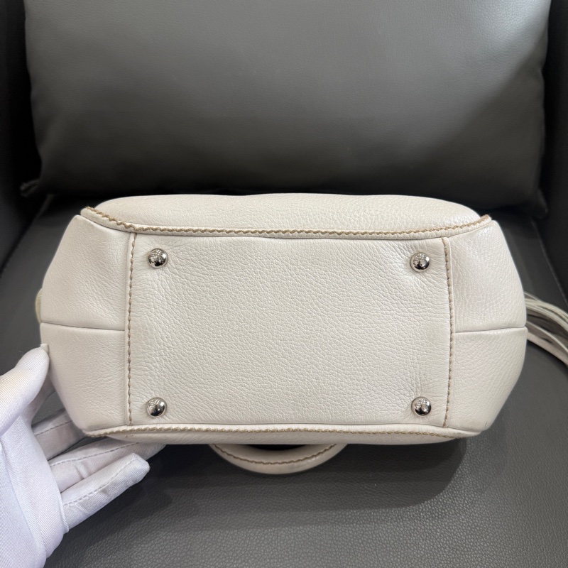 Chanel • 奶油白字母荔枝牛皮流蘇Mini保齡球包-3