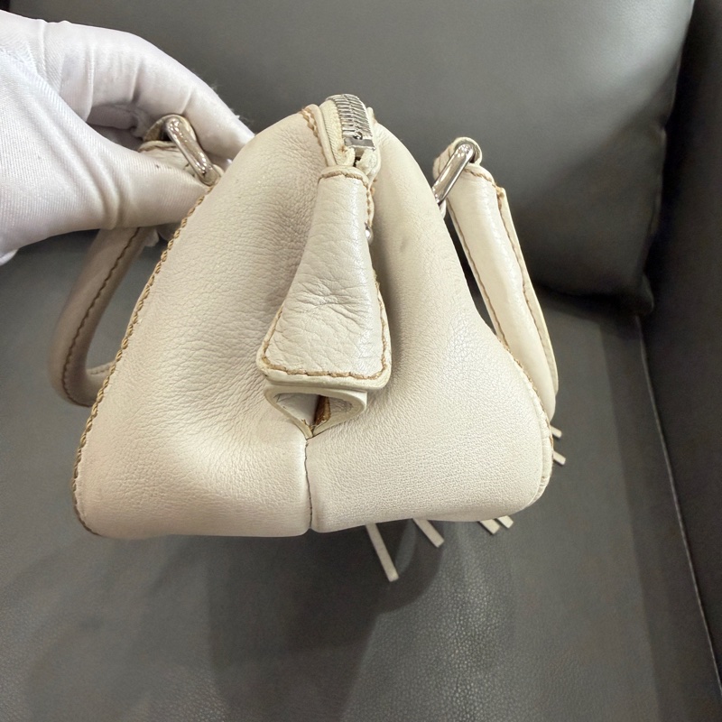 Chanel • 奶油白字母荔枝牛皮流蘇Mini保齡球包-4