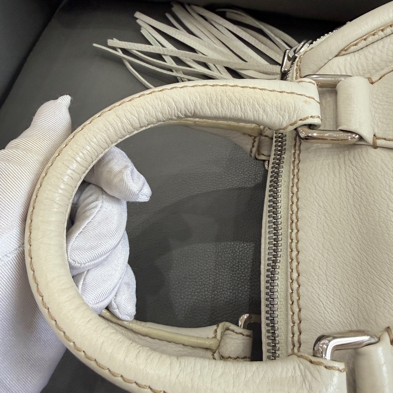 Chanel • 奶油白字母荔枝牛皮流蘇Mini保齡球包-9