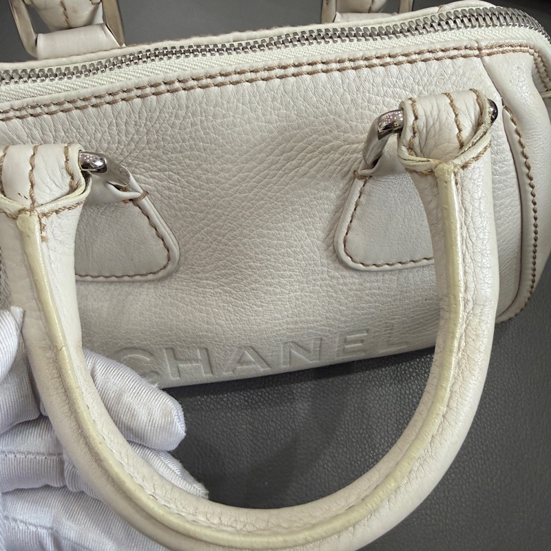 Chanel • 奶油白字母荔枝牛皮流蘇Mini保齡球包-13