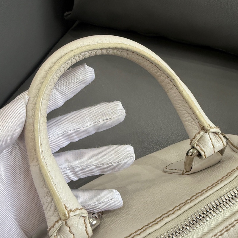 Chanel • 奶油白字母荔枝牛皮流蘇Mini保齡球包-14