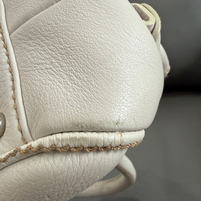 Chanel • 奶油白字母荔枝牛皮流蘇Mini保齡球包-15